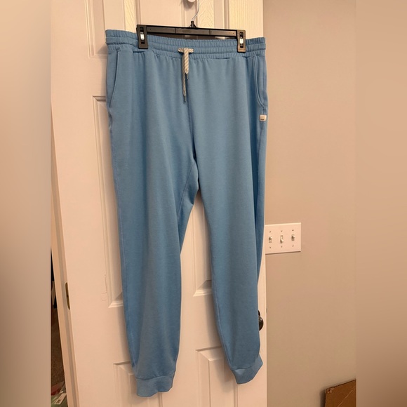 Vuori Women's Performance Jogger in Heather Spring - Picture 5 of 8